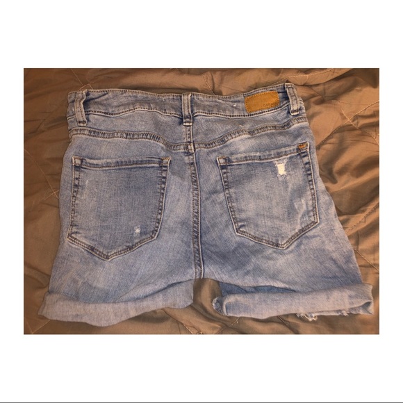 Light denim colored shorts - Picture 3 of 3